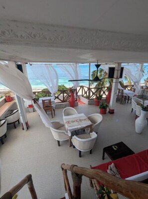Outdoor dining - Kassandra Beach And Restaurant Double Room (Unguja)