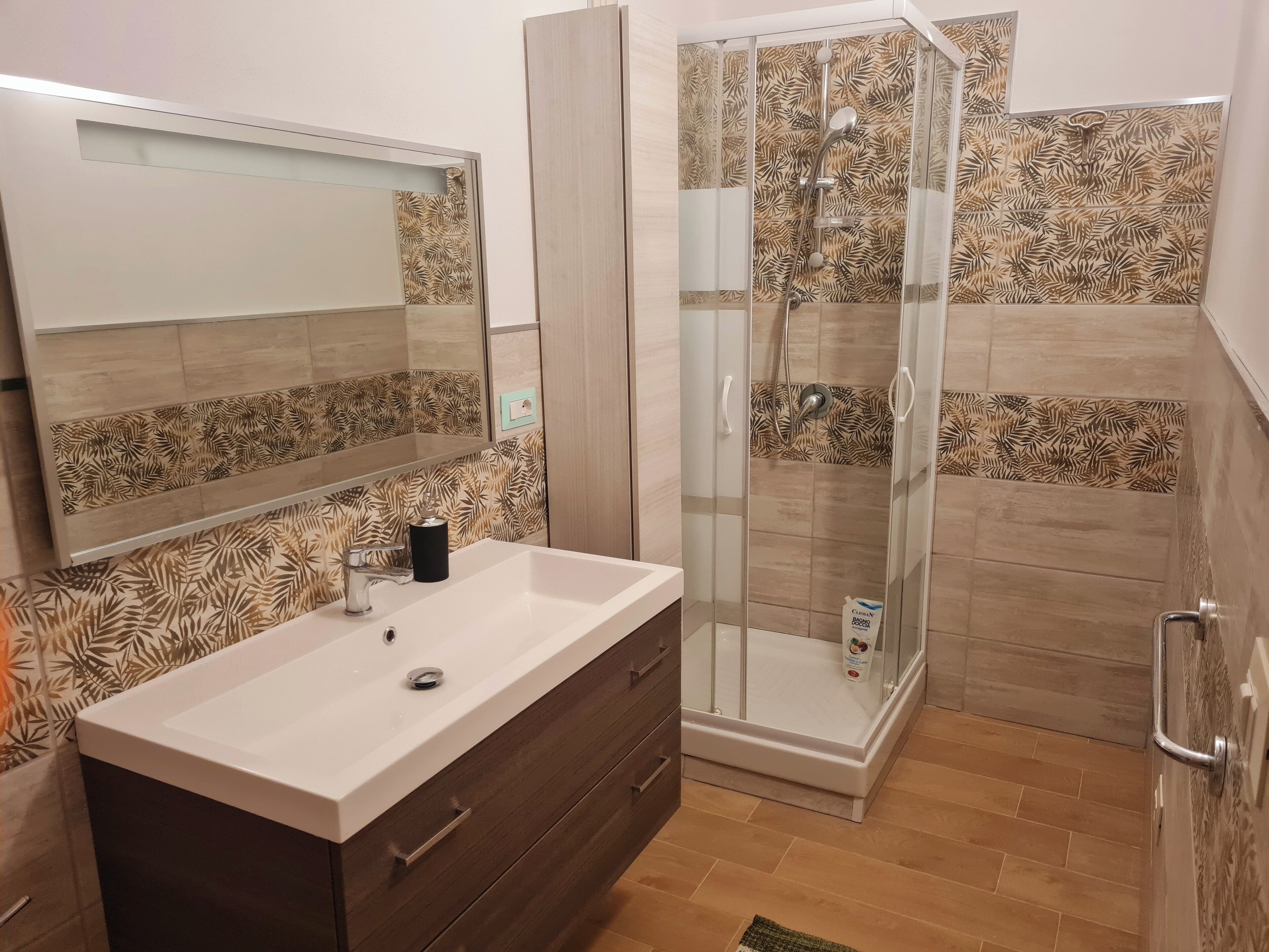 Dusche, Haartrockner, Bidet, Handtücher