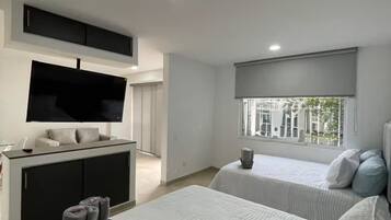 Apartament, vistes al pati | 1 dormitori, planxa i posts de planxar i wifi gratuïta