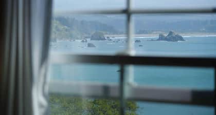 Redwoods Room - Spacious Elegance at The Lookout at Trinidad Bay
