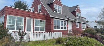 Harbor View - Upstairs with Kitchenette and amazing views