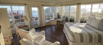 Large, Comfortable Room with views of both the Ocean and The Bay!