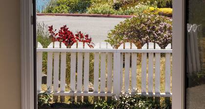 Large, Comfortable Room with views of both the Ocean and The Bay!