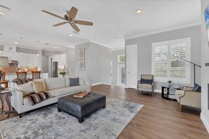 Smart TV, fireplace