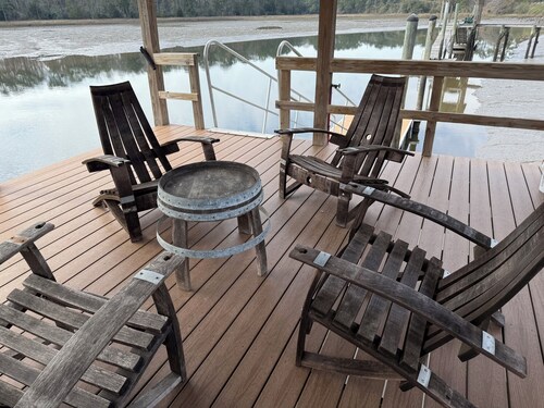 On the Water private getaway on Johns Island. Just minutes away from downtown!