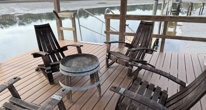 On the Water private getaway on Johns Island. Just minutes away from downtown!
