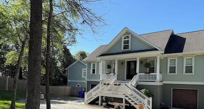 On the Water private getaway on Johns Island. Just minutes away from downtown!