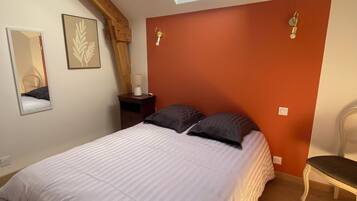 2 quartos, ferros/tábuas de passar roupa, Wi-Fi de cortesia