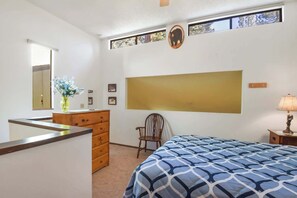 開放式套房, 1 張加大雙人床, 陽台, 山景 (Regency Retreat) | 1 間臥室、獨特裝潢、布置獨特