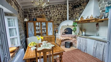 Cottage Design, letti multipli, cucina, vista montagna | Cucina privata | Pentole/stoviglie/utensili