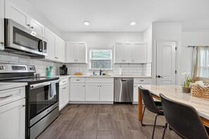 Micro-ondes, four, plaque de cuisson, lave-vaisselle