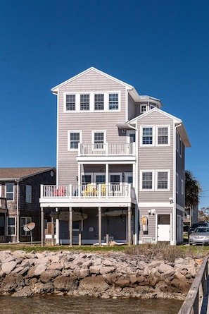Exterior - Unbeatable Views & Coastal Charm (Harkers Island)