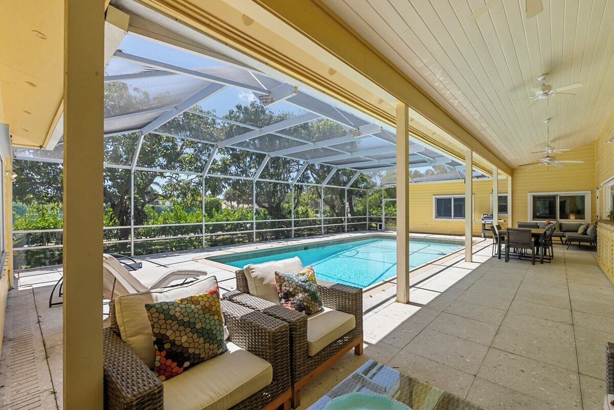 Photo 26 of Charming, pet-friendly 4-bed 4-bath house 4 blocks to Lowdermilk Beach in Naples