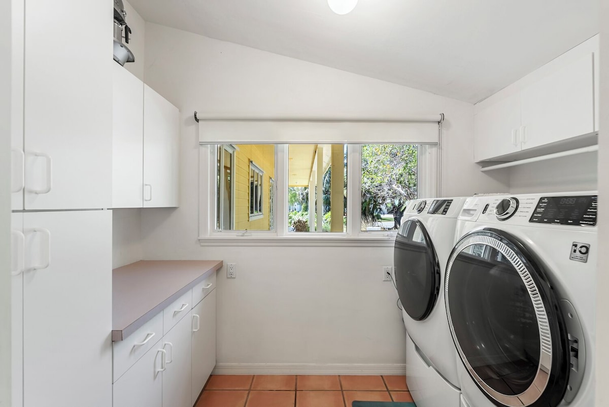 Photo 19 of Charming, pet-friendly 4-bed 4-bath house 4 blocks to Lowdermilk Beach in Naples