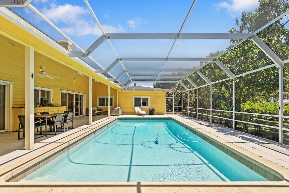Photo 27 of Charming, pet-friendly 4-bed 4-bath house 4 blocks to Lowdermilk Beach in Naples