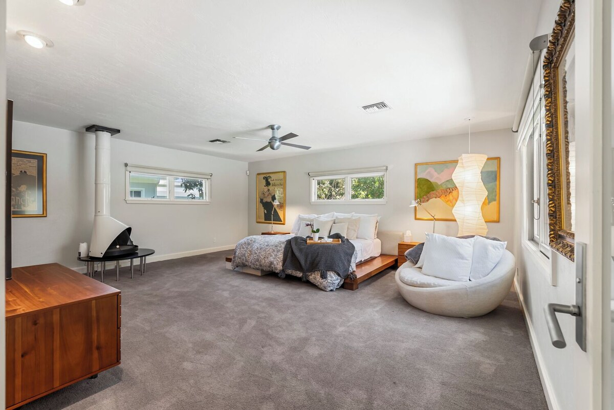 Photo 20 of Charming, pet-friendly 4-bed 4-bath house 4 blocks to Lowdermilk Beach in Naples