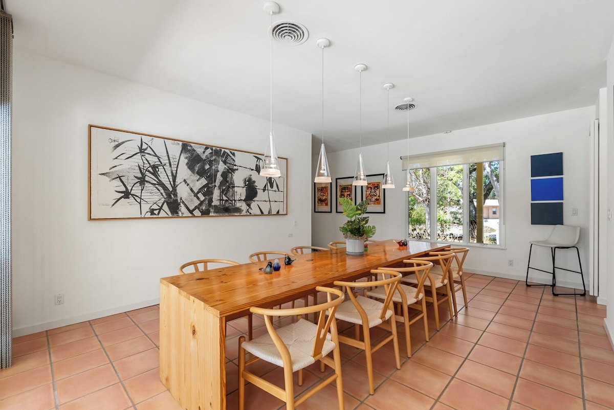 Photo 13 of Charming, pet-friendly 4-bed 4-bath house 4 blocks to Lowdermilk Beach in Naples