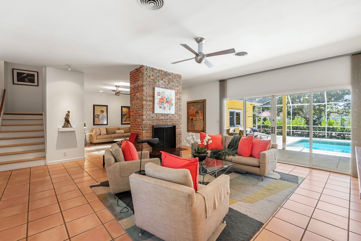 Photo 18 of Charming, pet-friendly 4-bed 4-bath house 4 blocks to Lowdermilk Beach in Naples