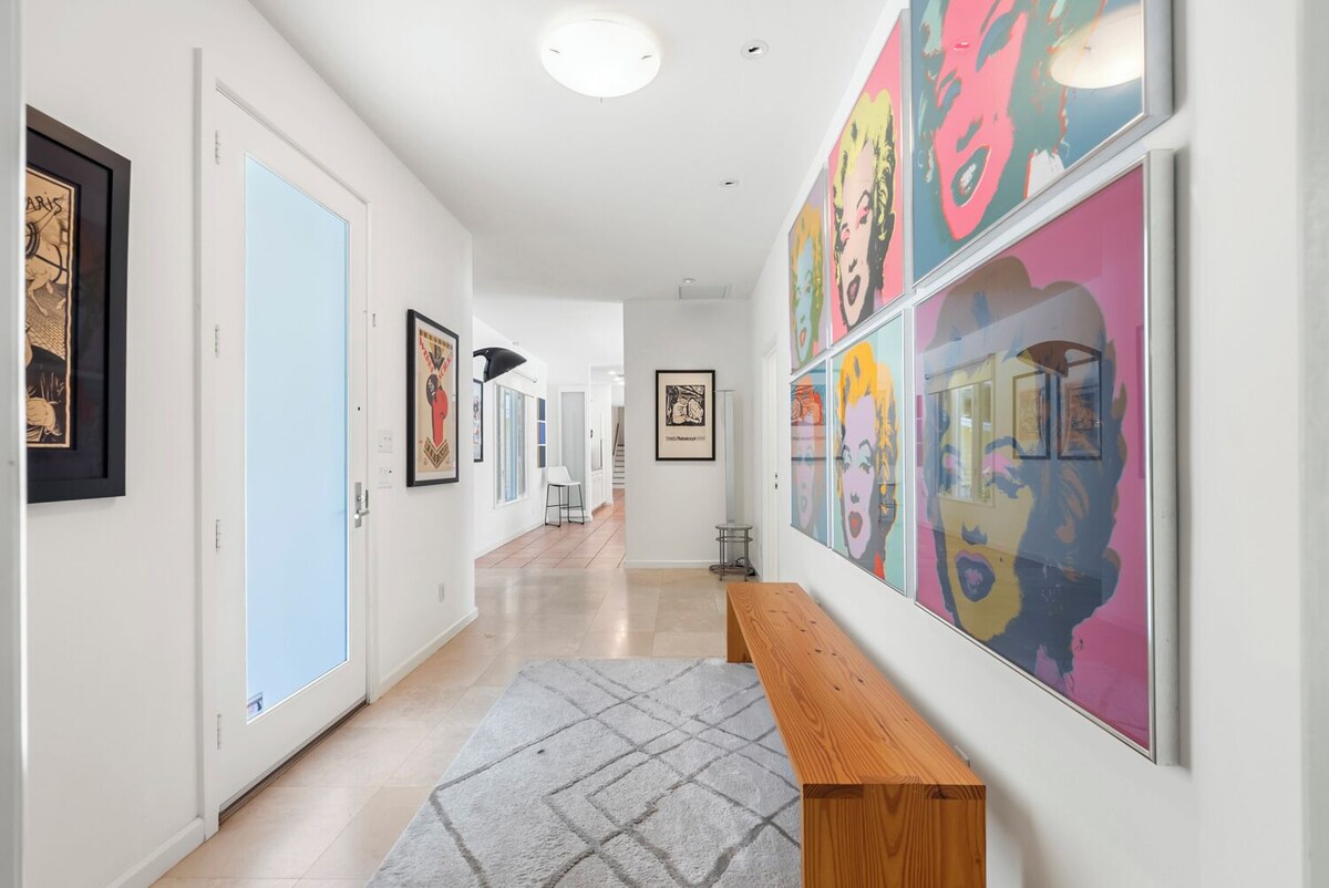 Photo 5 of Charming, pet-friendly 4-bed 4-bath house 4 blocks to Lowdermilk Beach in Naples