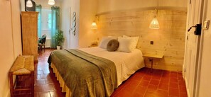 Rom – classic | Strykejern/-brett, wi-fi (inkludert) og sengetøy