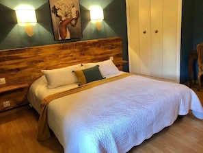 Iron/ironing board, free WiFi, bed sheets - Chateau du rey Restaurant L'Abeuradou (Saint-Andre-de-Majencoules)