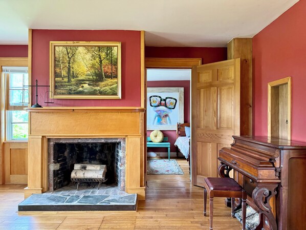 3 bedrooms, iron/ironing board, travel crib, free WiFi - Fingerlakes Homestead with Goats & Chickens (Auburn)