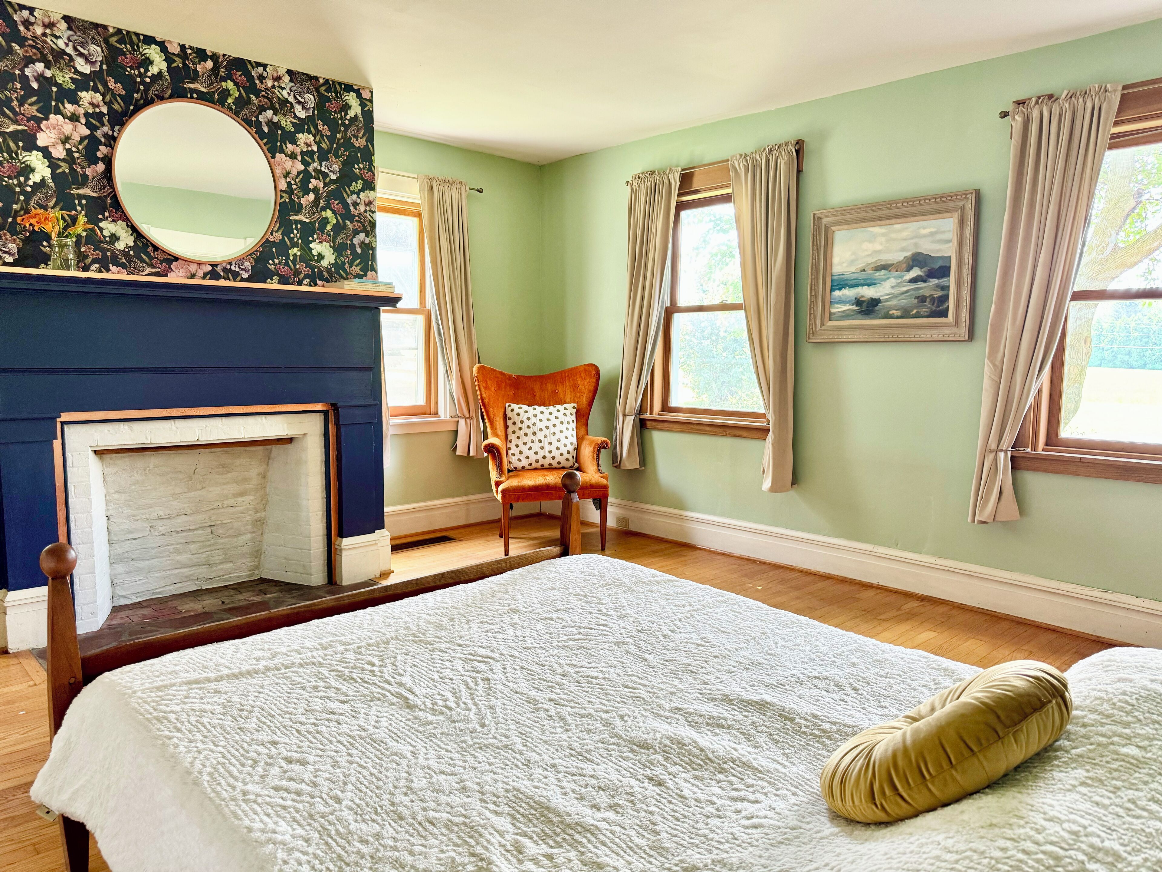 3 bedrooms, iron/ironing board, travel crib, free WiFi