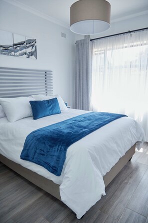 3 habitaciones, tabla de planchar con plancha, wifi y ropa de cama