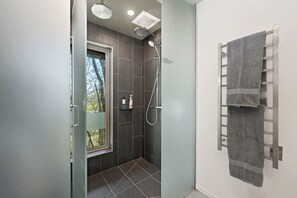 Toallas y papel de baño 