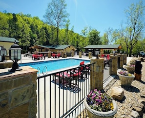 Seasonal outdoor pool, open 9:00 AM to 8:00 PM, pool umbrellas - Dudley Creek RV Resort (Gatlinburg)