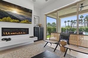 Smart TV, fireplace, stereo