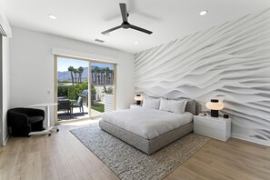 3 Schlafzimmer, Schreibtisch, Bügeleisen/Bügelbrett, Reisekinderbett
