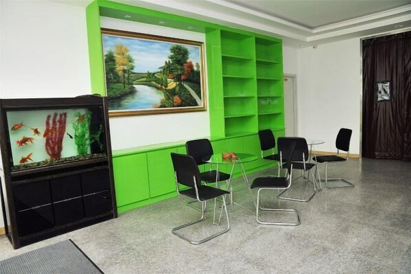 المنشأة من الداخل