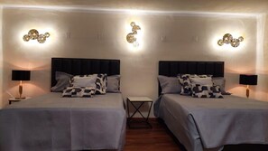 2 chambres, coffres-forts dans les chambres, fer et planche à repasser