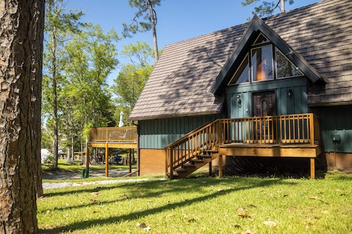 2BR/2BA on the Bayou close to Beach & Downtown Ocean Springs! Puerto Chalet