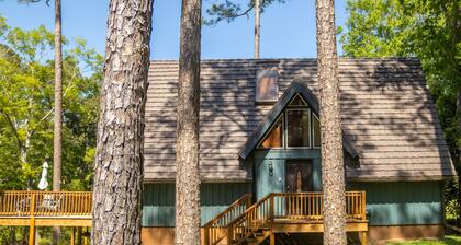 Puerto Chalet - on the bayou close to beach & downtown Ocean Springs!