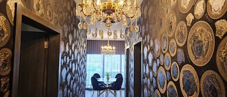 Apartamento luxo, sacada, vista para o mar | Área de estar