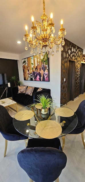 Deluxe Apartment, Balcony, Sea View | Private kitchen - Torre 5 Mazatlán Versace Style (Mazatlán)