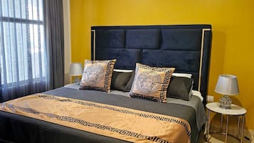 Deluxe-huoneisto, parveke, merinäköala | 2 makuuhuonetta, yksilöllisesti sisustettu, yksilöllisesti kalustettu