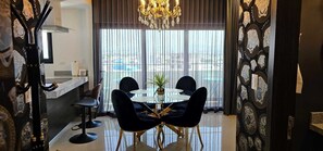 Deluxe Apartment, Balcony, Sea View | Private kitchen - Torre 5 Mazatlán Versace Style (Mazatlán)