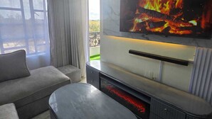 Living area - Peaceful Nanyuki Getaway with Stunning Mt. Kenya Views – Walk to Cedar Mall. (Nanyuki)