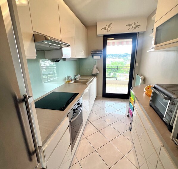 Fridge, microwave, oven, dishwasher