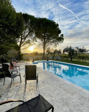 Pool - Provencal farmhouse with swimming pool amidst vineyards (Rochegude)