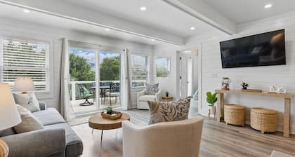 Carolina Belle Recent Renovation 5 bd/4 ba Private Pool, Backyard Oasis, 3rd Row