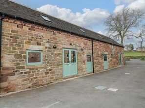 Exterior - The Long Barn (Stoke-on-Trent)