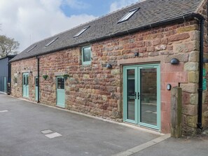 Exterior - The Long Barn (Stoke-on-Trent)
