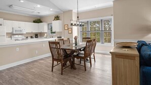 Dining - Spacious Condo, Private Balcony, Pool, Golf (Myrtle Beach)