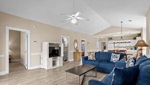 Living area - Spacious Condo, Private Balcony, Pool, Golf (Myrtle Beach)