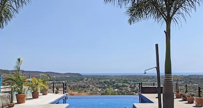 Charming 5-bedroom house with AC, WiFi in beautiful Bajos de Chila