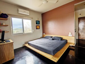 4 bedrooms, desk, iron/ironing board, travel cot